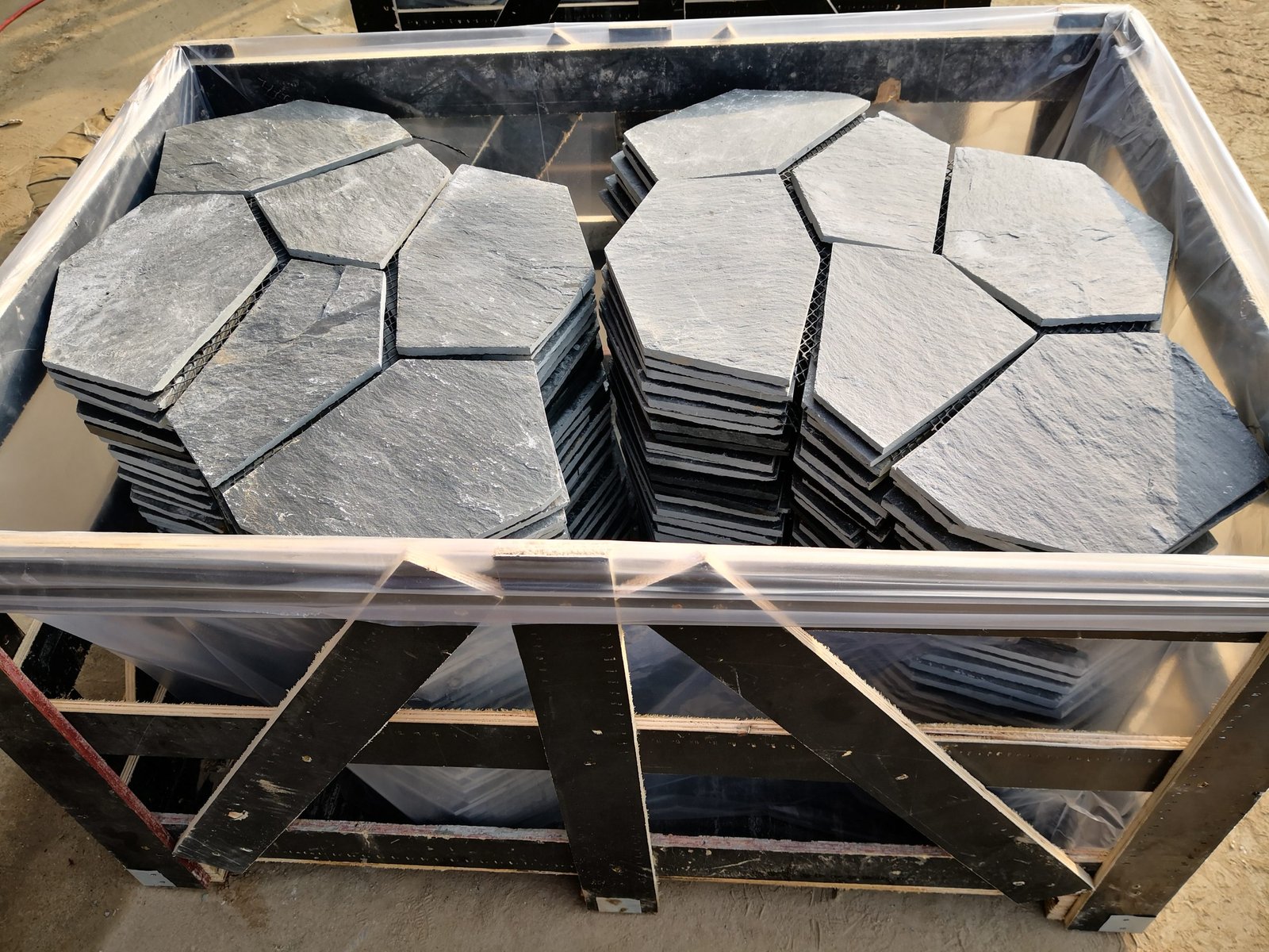 black flagstone - natural slate flagstone wholesale and crazy paving for driveway, pool surround pavers and patio landscaping, non-slip salt-resistant pathway stone