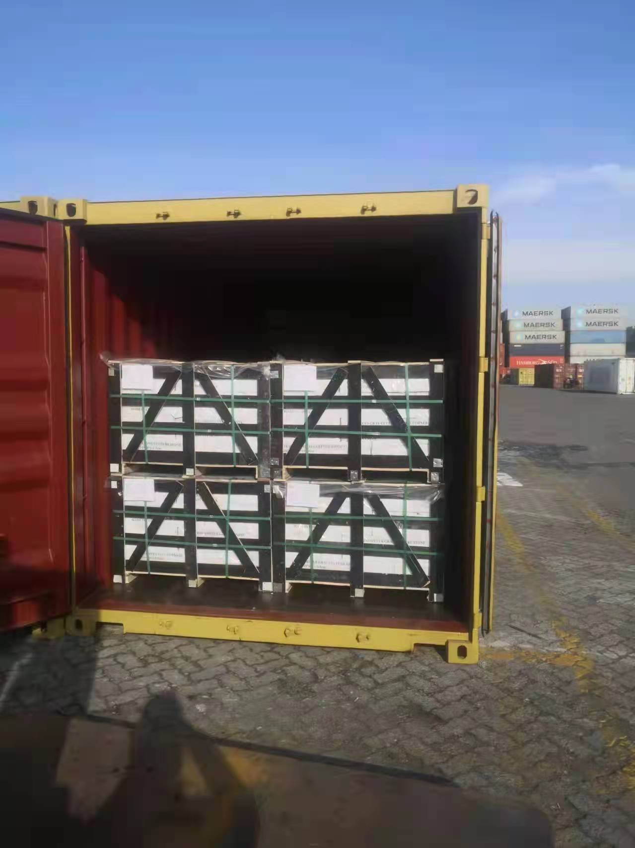 Airbag reinforcement filling container voids during stone loading