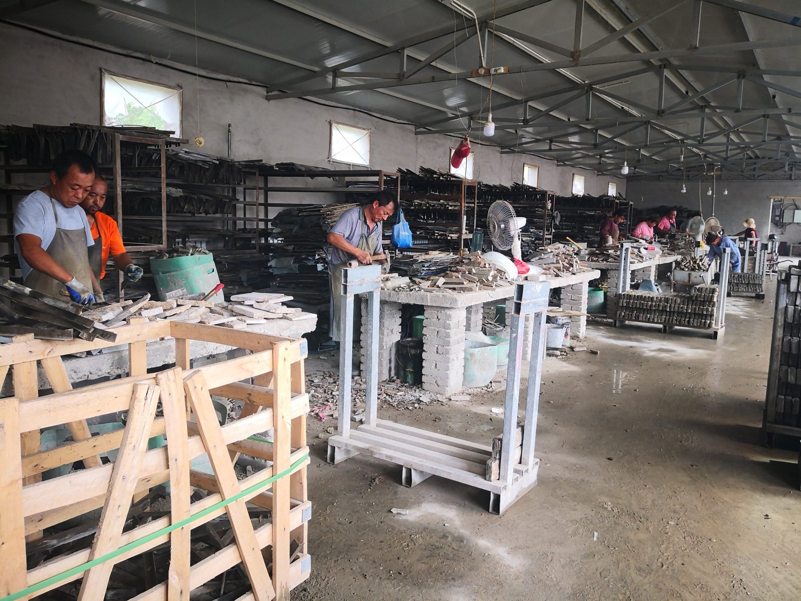 factory workshop - factory direct natural stone cladding manufacturer with infrared cutting machine, CNC diamond cutting and hand-laid stone panels, 18 years export experience - photo 01