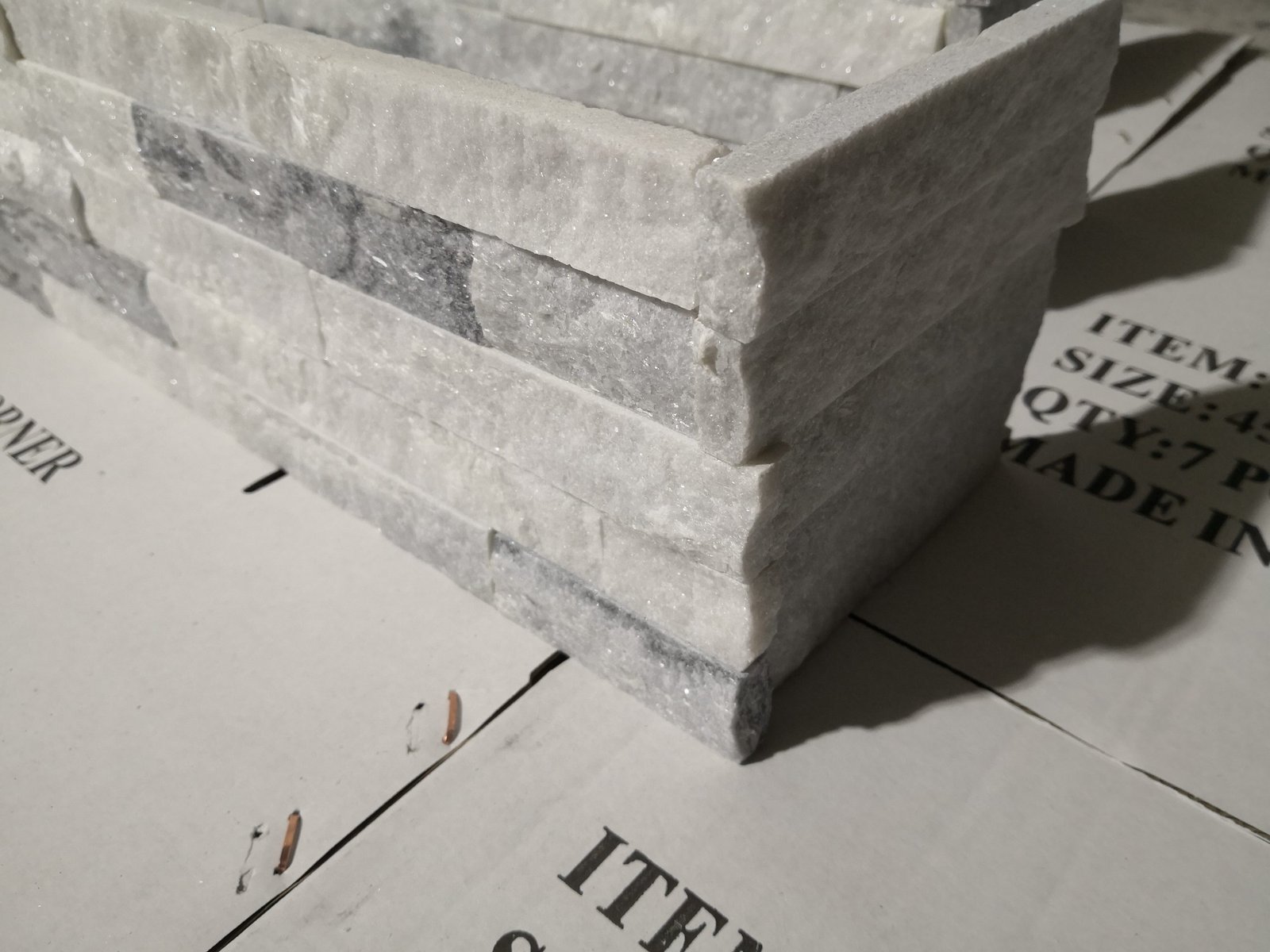 flat staced stone corner 45x15cm - pre-made stacked stone L-corners for clean 90 degree corner turns, staggered corner joint design, labor saving alternative to onsite 45 degree miter cutting