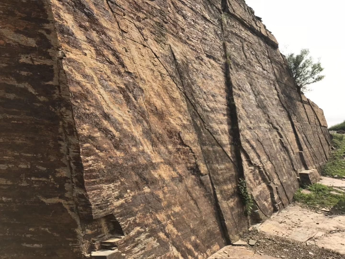 hebei natural slate quarry landscape - natural slate quarry and quartzite raw material blocks from own quarry, batch specific vein selection for quarry-to-container supply by Top Stone Panels -...