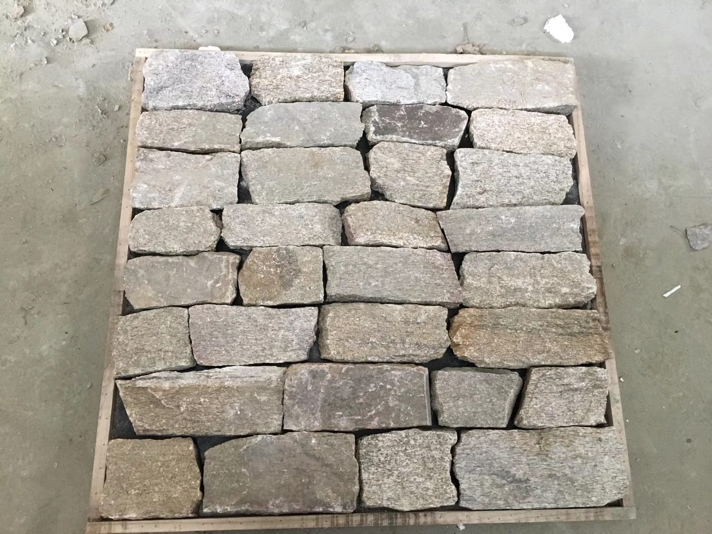 linear ashlar stone veneer photo 2