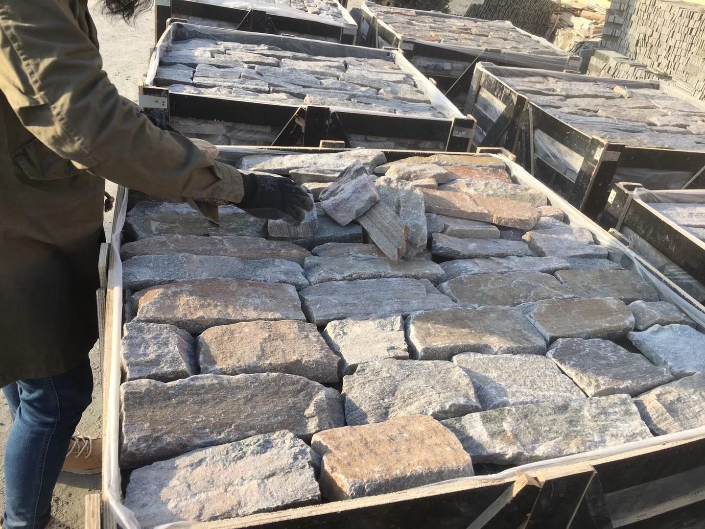linear ashlar stone veneer photo 3