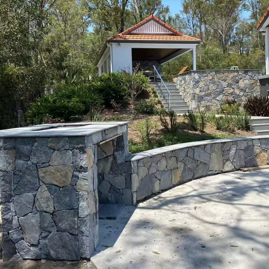 loose stone application - loose stone cladding installed on villa exterior and mansion feature walls, split face wall tiles application from quarry source factory wholesale - photo 2