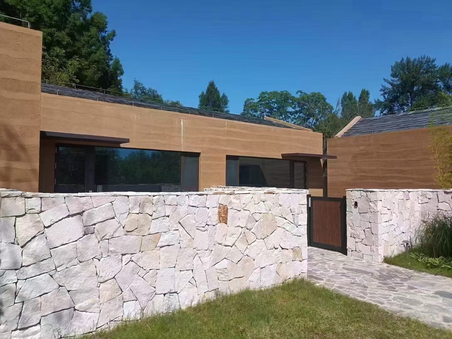loose stone application villa photo 3