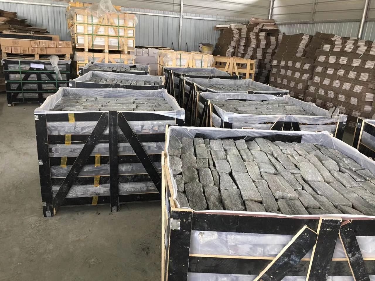 natural linear loose stone panels - linear loose stone cladding thin stone veneer with natural split face, 100% natural quartzite strips color sorted by batch specific vein selection - photo 1