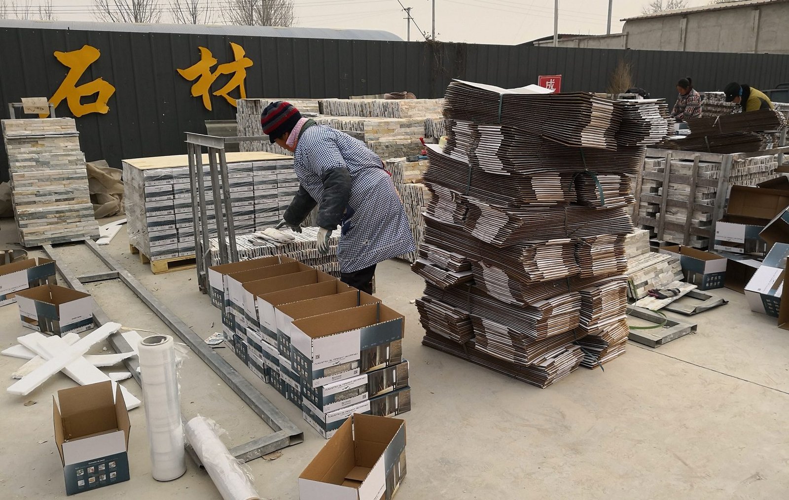 quality control and packing of stacked stone veneer into cartons - factory direct natural stone cladding manufacturer with infrared cutting machine, CNC diamond cutting and hand-laid stone panels, 18 years export experience