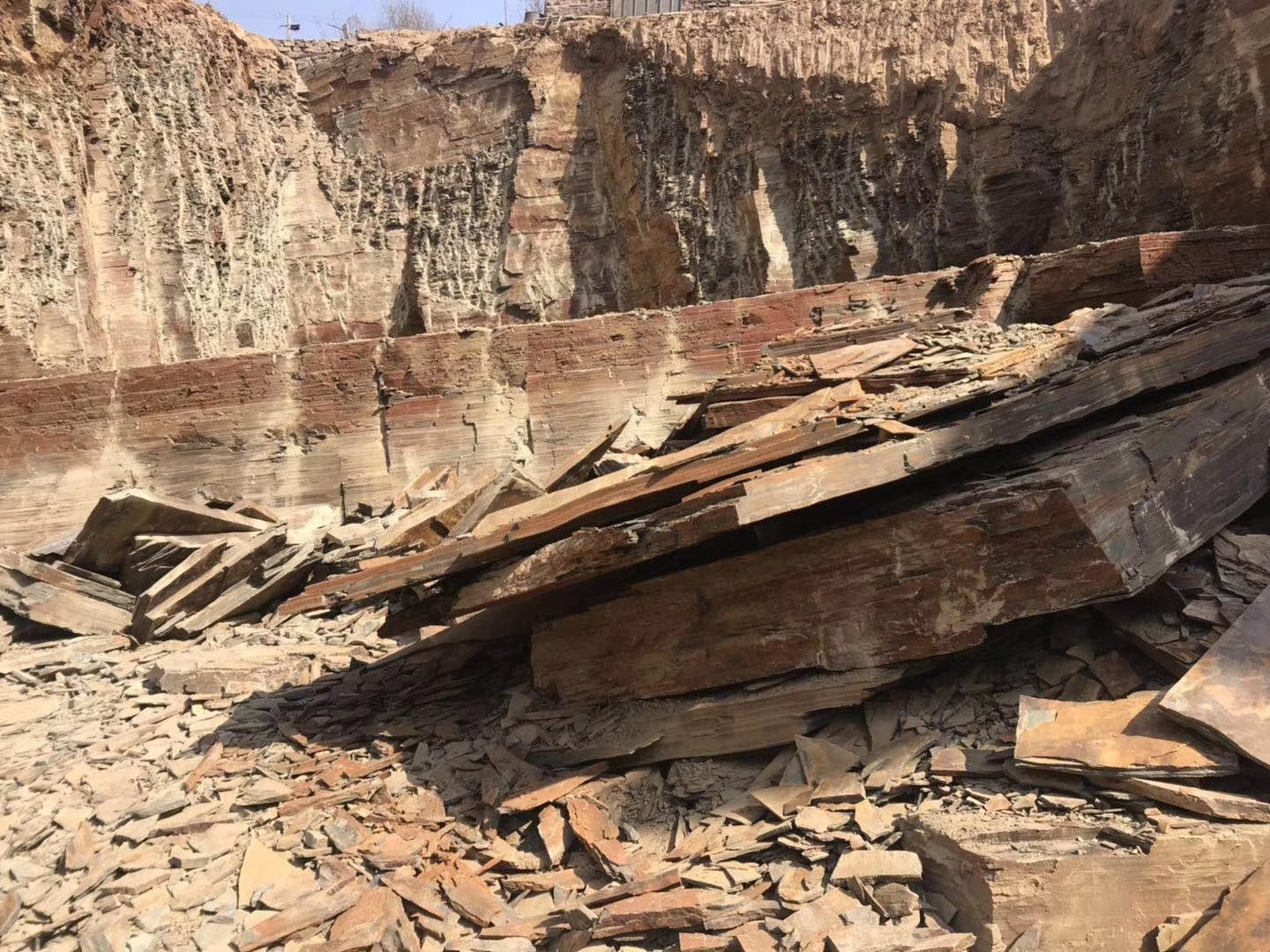 Quarry vein selection of high-density slate blocks for flagstone and crazy paving production