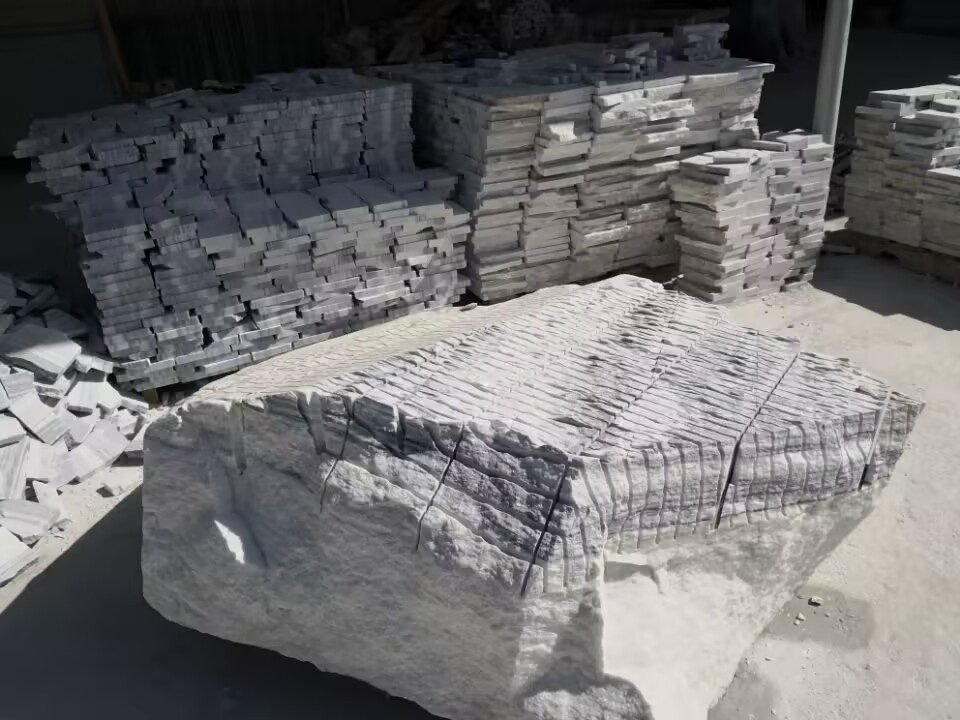 raw stone block with natural ribbed texture - natural slate quarry and quartzite raw material blocks from own quarry, batch specific vein selection for quarry-to-container supply by Top Stone Panels - photo 1