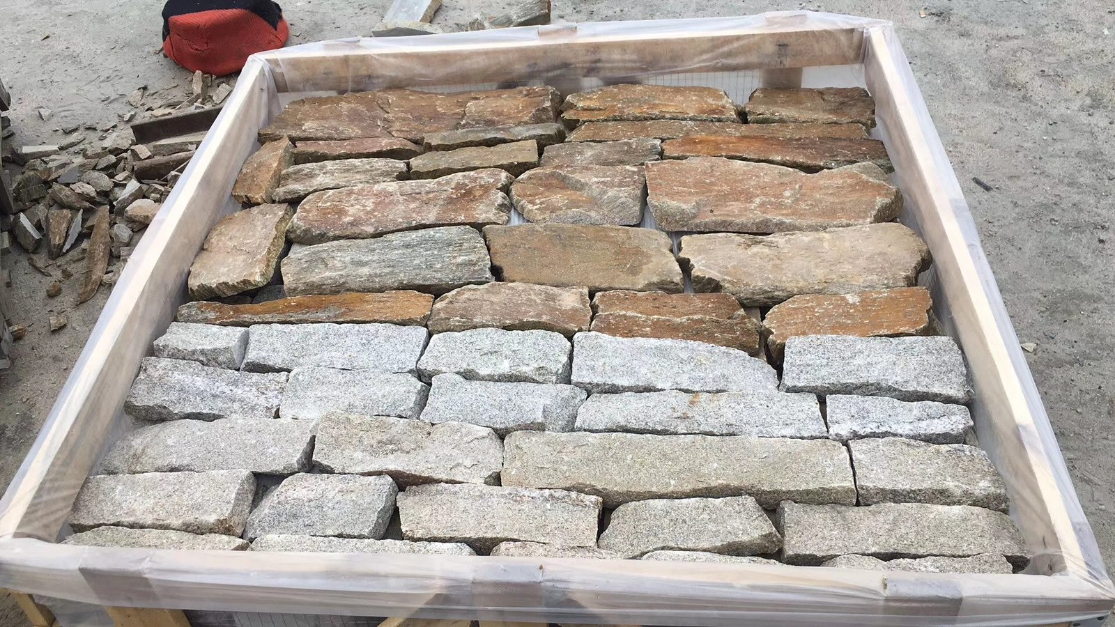 rusty quartzite linear ashlar photo 6