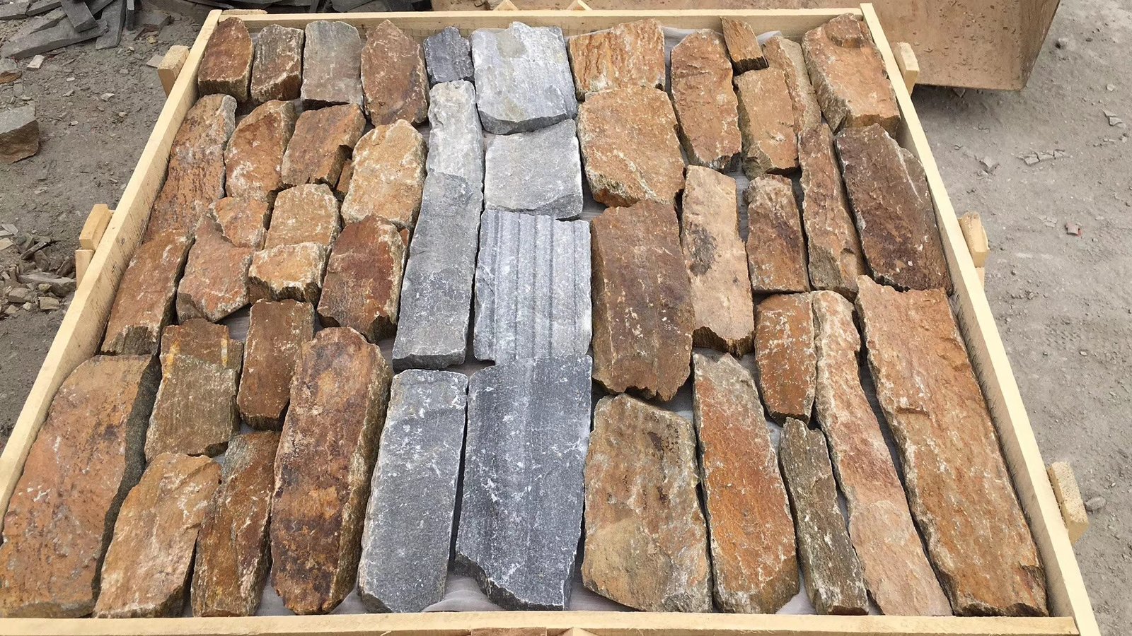 rusty quartzite linear ashlar photo 8