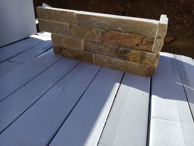 stacked stone corner - photo 3