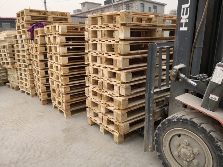 standard wooden pallets ready for stone wholesale packing - export packing of thin ledgestone panels, carton and reinforced crating for container loading with landed freight optimization