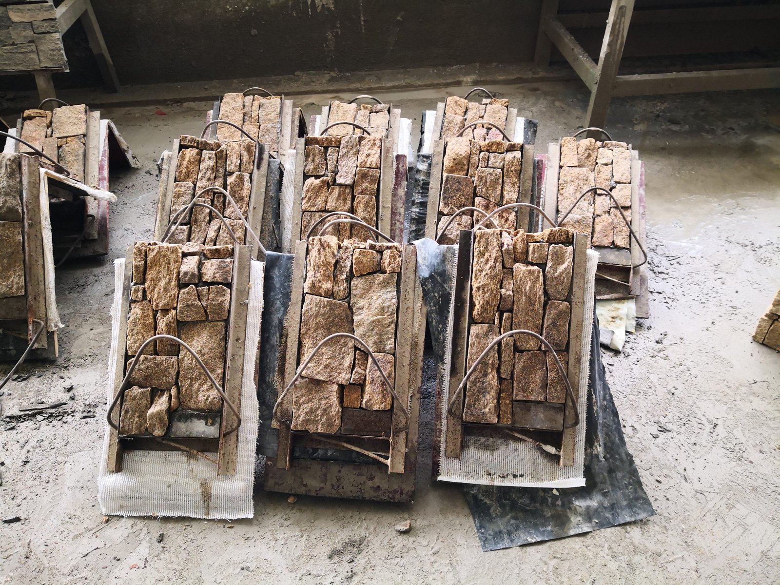 pre-made L-corner and 90 degree corner pieces for glued backed stacked stone veneer panels, labor saving mesh back corner sets from Top Stone Panels